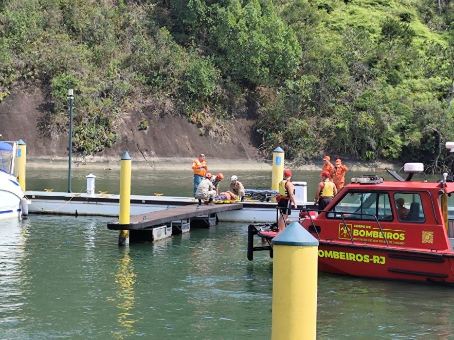 Exercício simulou um cenário de incêndio em embarcações e a busca por vítimas em acidentes envolvendo lanchas