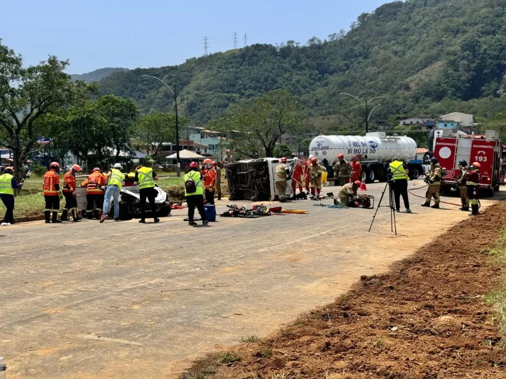 Local do simulado de emergência com equipes em ação