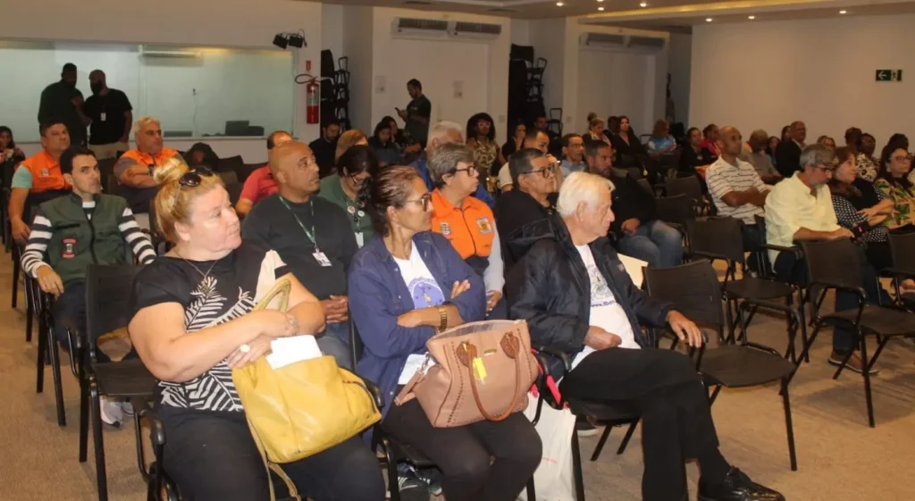 
Participantes atentos durante a apresentação do 'Inventário da Oferta Turística de Mangaratiba'