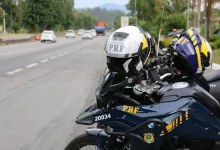 Motos da PRF durante fiscalização nas rodovias federais.