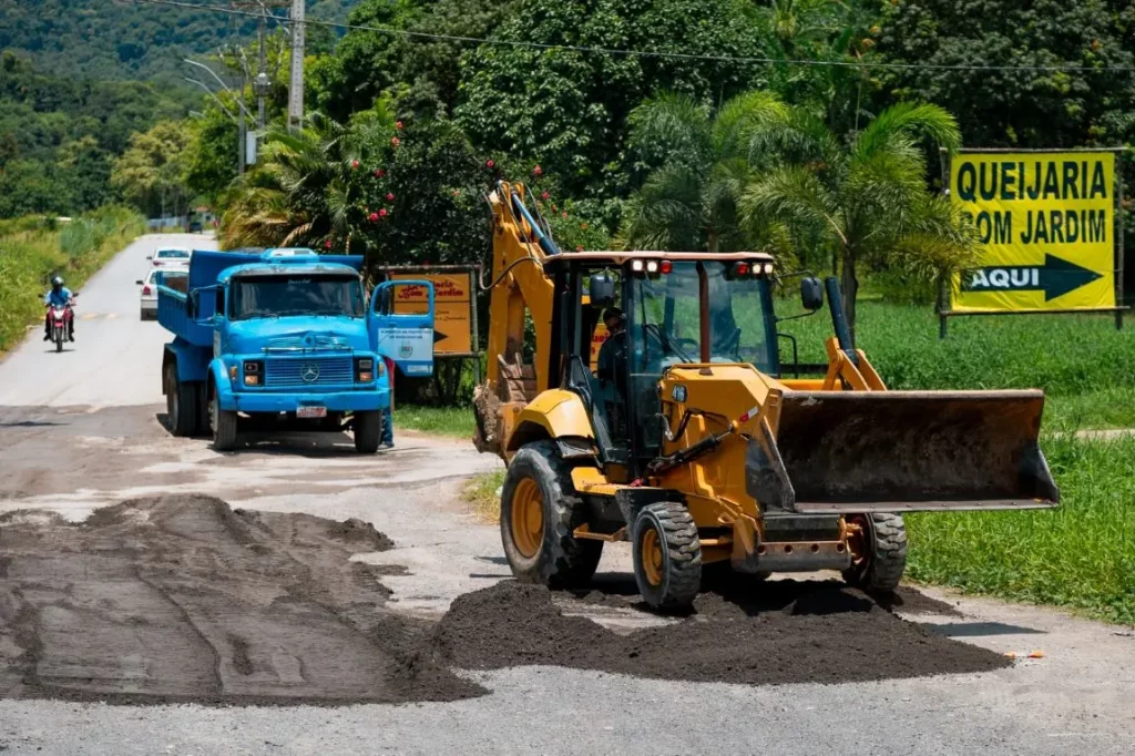 Equipes concluiram a pavimentação da Estrada da Ingaíba