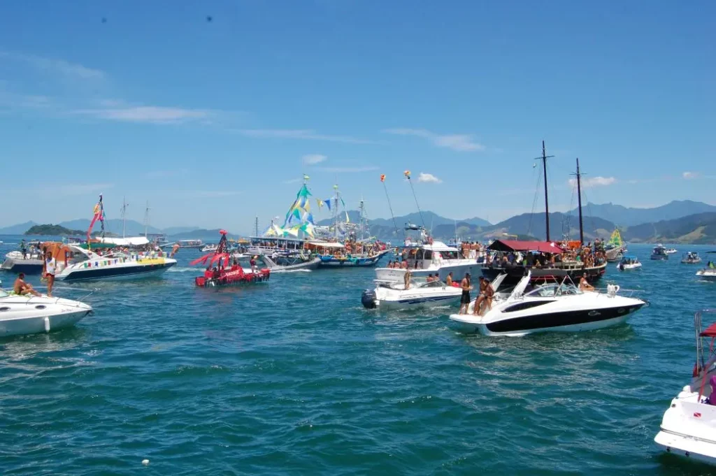 Embarcações durante o Carnamar