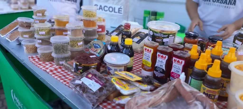 Produtos em cima de uma mesa