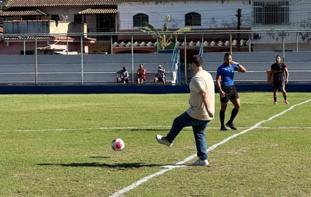 prefeito Luiz Claudio Ribeiro dá o pontapé inicial da rodada de abertura 