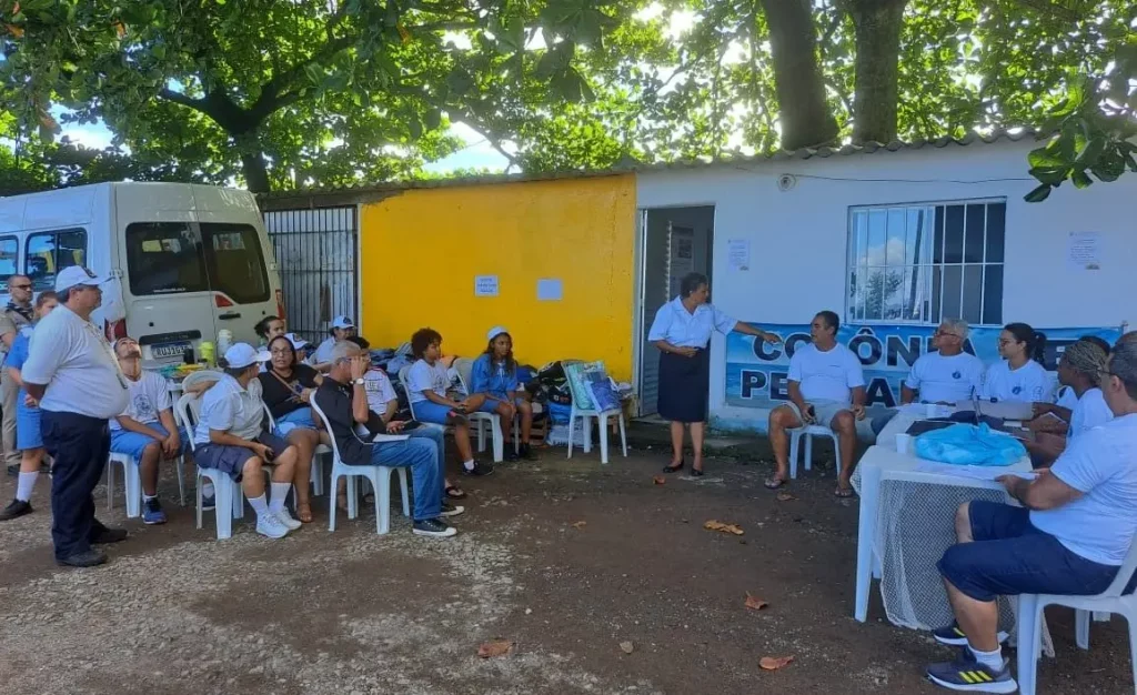 Pessoas num evento ao ar livre