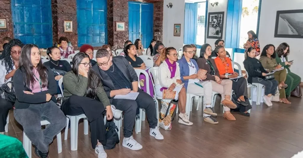 Participantes durante a capacitação em Letramento Racial