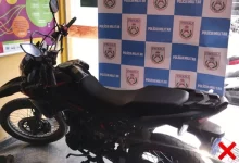 Moto recuperada pela Polícia Militar após perseguição em Seropédica