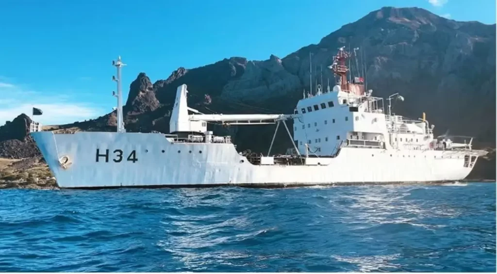 Navio Hidroceanográfico Faroleiro (NHoF) “Almirante Graça Aranha” em operação 