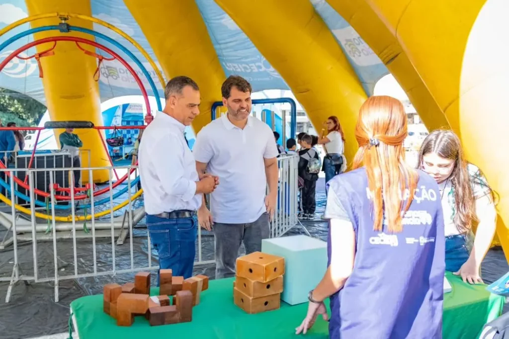 Prefeito Luiz Cláudio Ribeiro e o secretário estadual Anderson Moraes acompanharam atividades