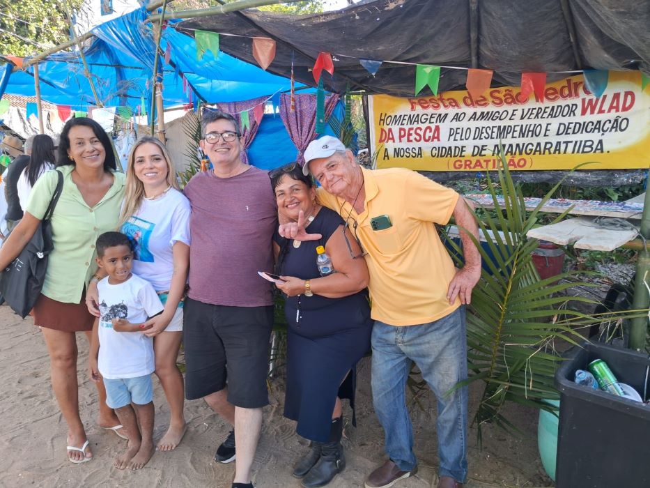 pessoas posando para a foto