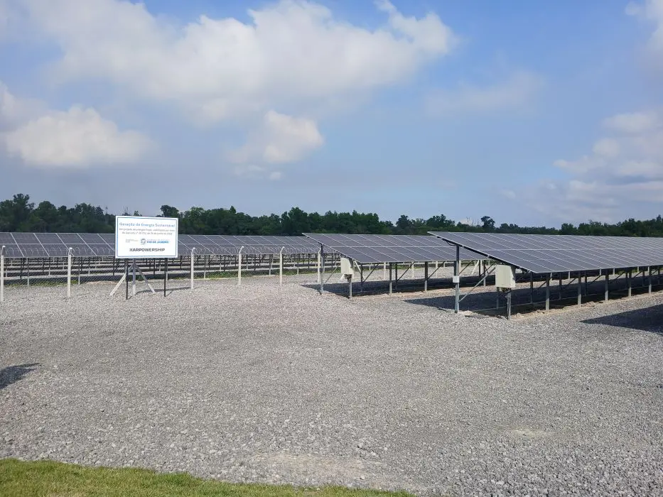 Vista panorâmica da usina solar UFV Itaguaí II, da Karpowership