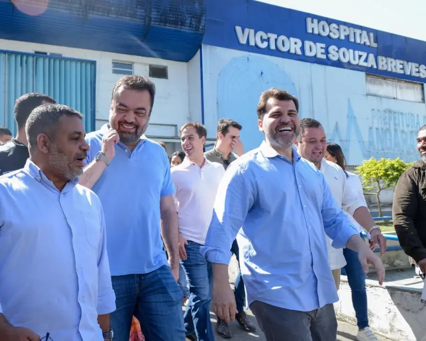 Governador Cláudio Castro e prefeito Luiz Claudio durante visita ao hospital municipal