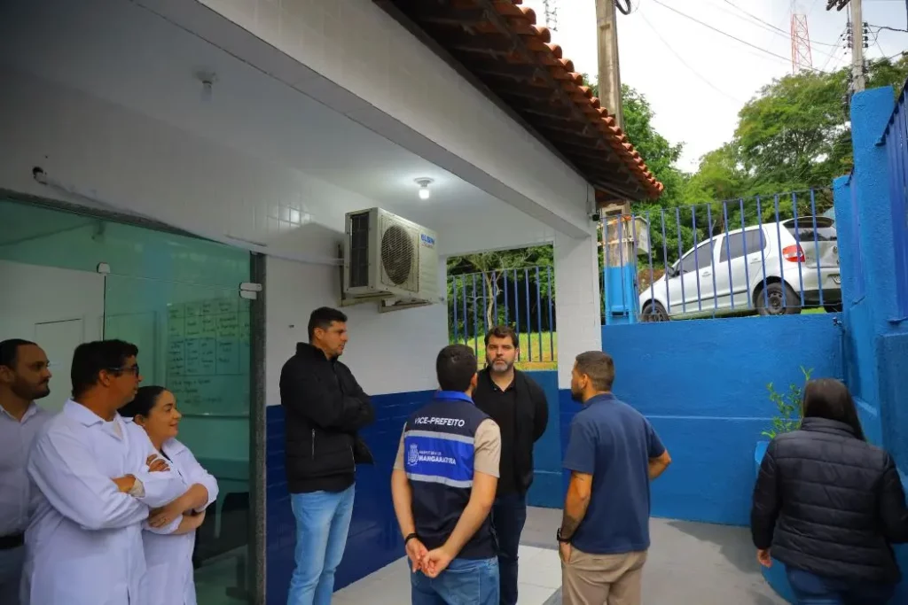 Prefeito Luiz Claudio Ribeiro e o vice-prefeito e secretário de Saúde, Lucas Venito, durante visita técnica na ESF