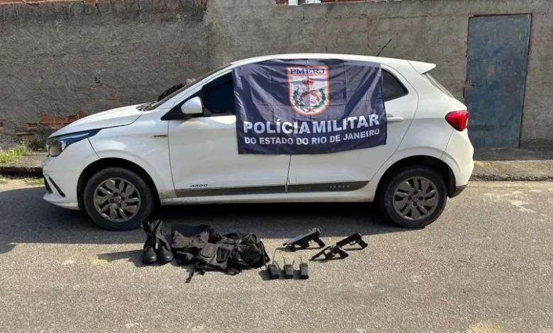 Material apreendido pela PMERJ no bairro Chapero, em Itaguaí