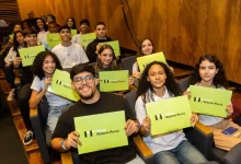 Estudantes seguram reconhecimento acadêmico por bolsa de estudos