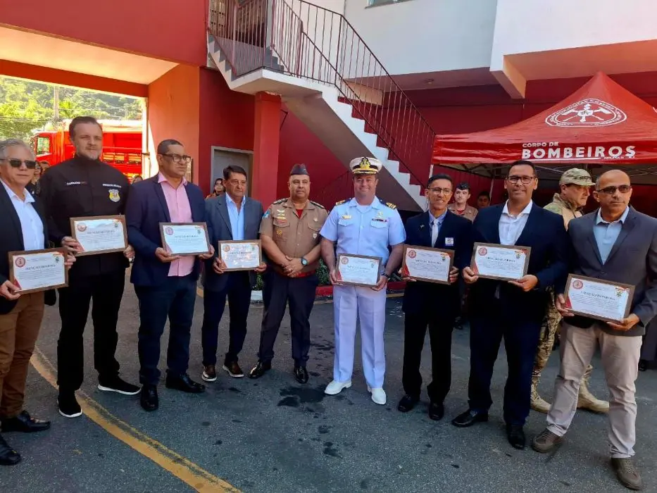 Autoridades civis e militares recebem Menções Honrosas durante o evento