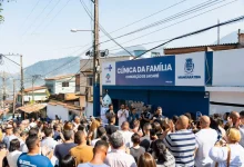 Moradores, autoridades e profissionais da saúde participam da inauguração
