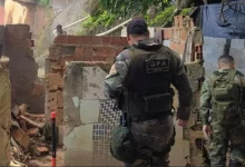 Agentes do Grupamento de Proteção Ambiental durante a operação Virada Ambiental