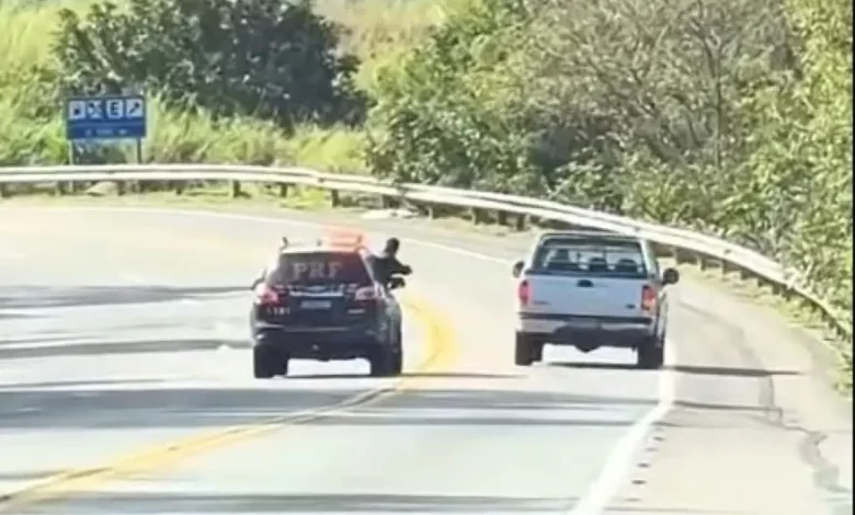 PRF persegue picape branca na Rodovia Rio-Santos, em Mangaratiba