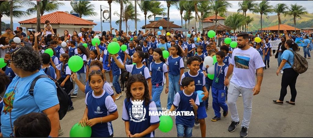 Alunos das redes municipal e privada participam do Desfile Cívico com alegria e entusiasmo