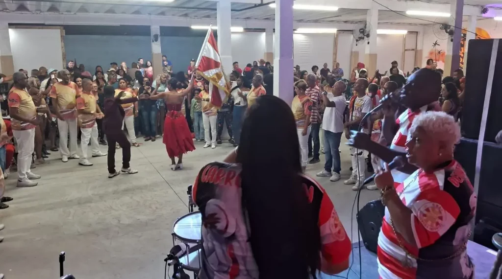 Imagem panorâmica da quadra do Galpão do Samba