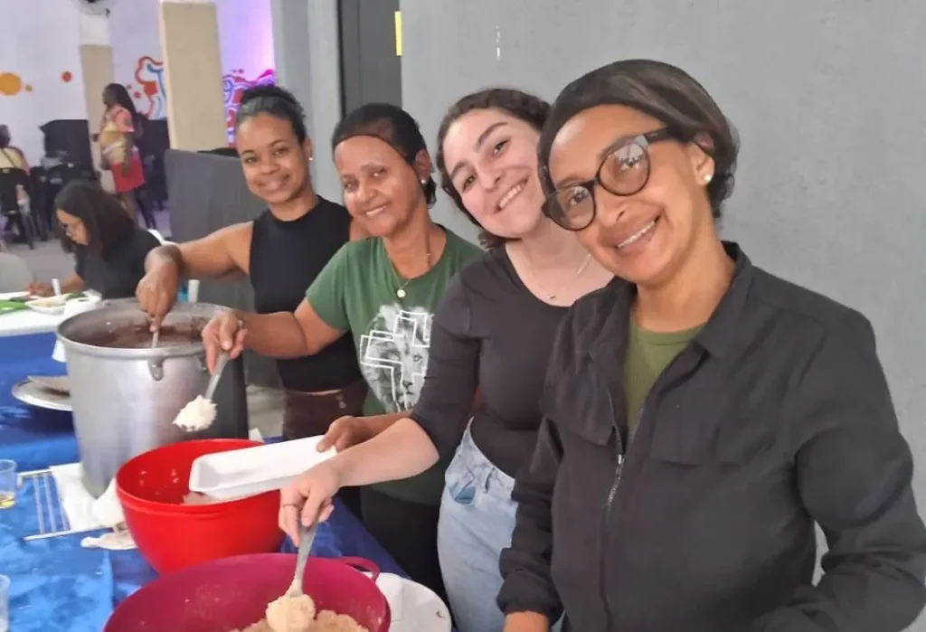 Integrantes do buffet posando para foto