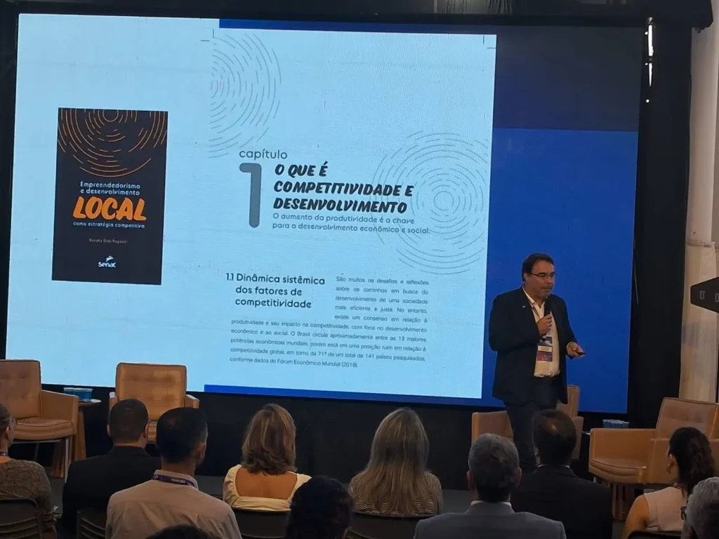 Executivo Renato Regazzi fazendo uma palestra