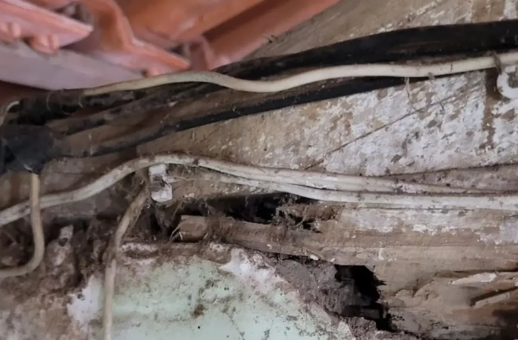 Parte do telhado comprometido