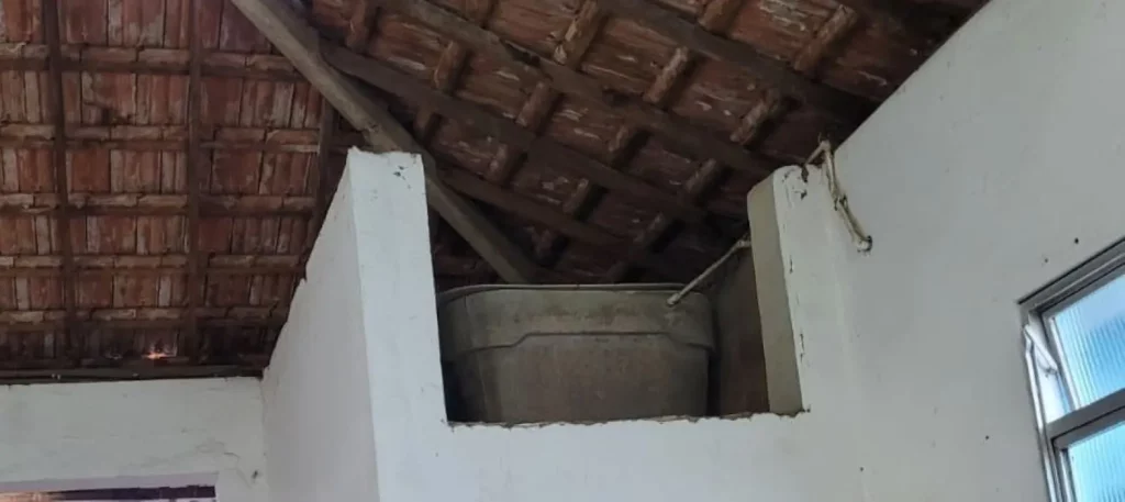 Imagem da caixa d'água de amianto