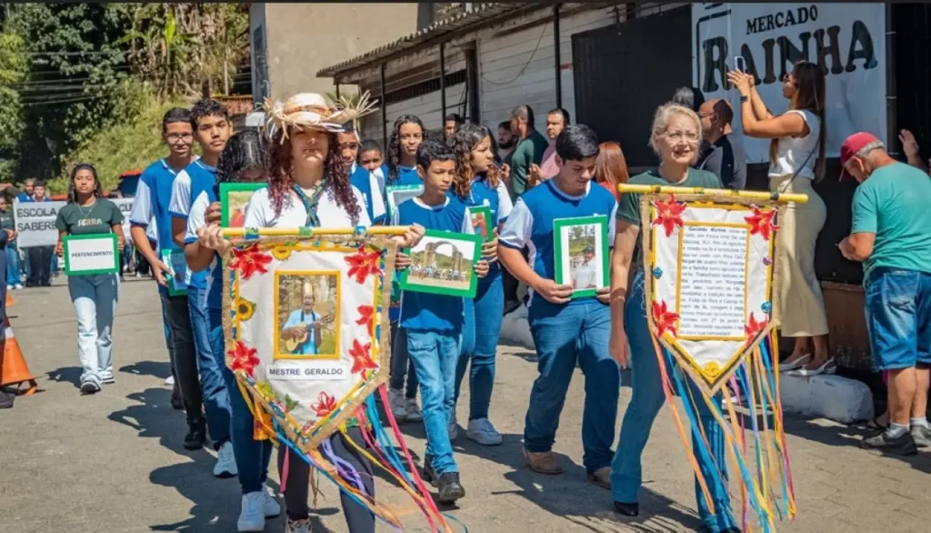 Estudantes da Serra do Piloto desfilam 