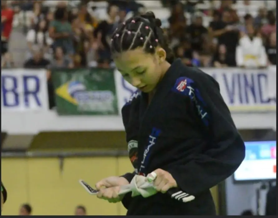 Emilly Freitas, atleta do Projeto 300, momentos após conquistar o título de campeã mundial