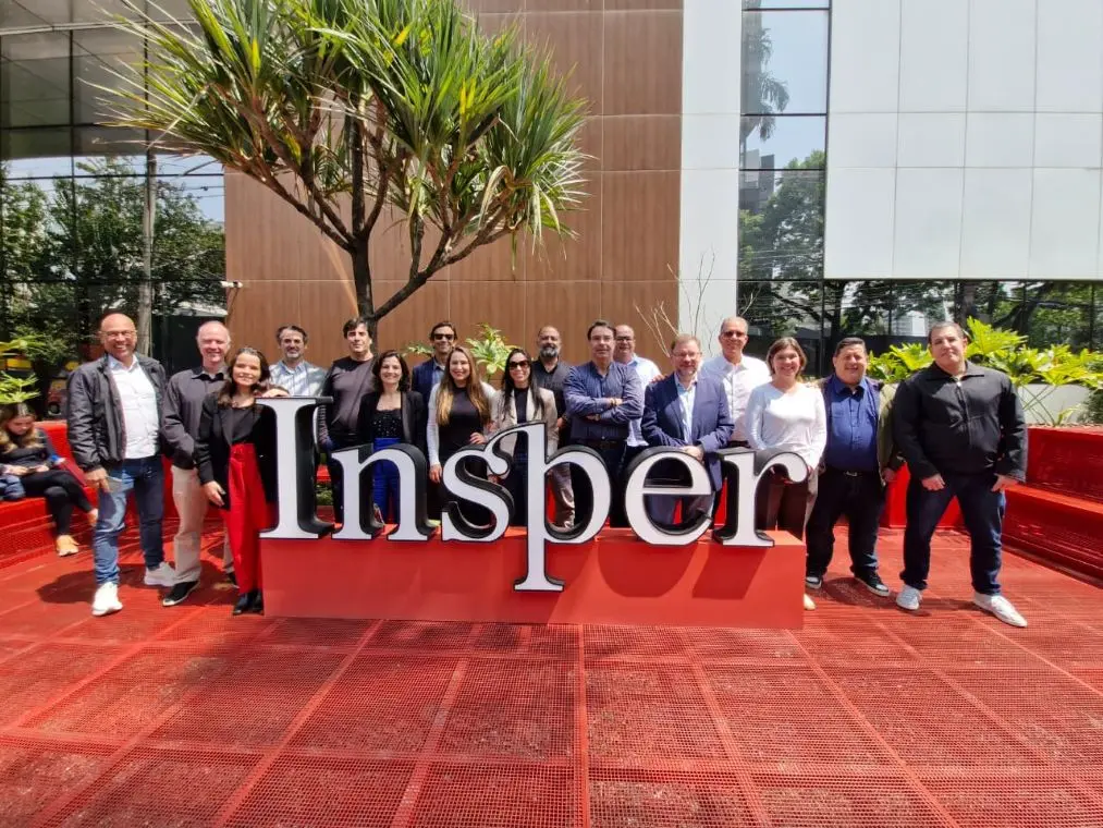 Pessoas posando para uma foto