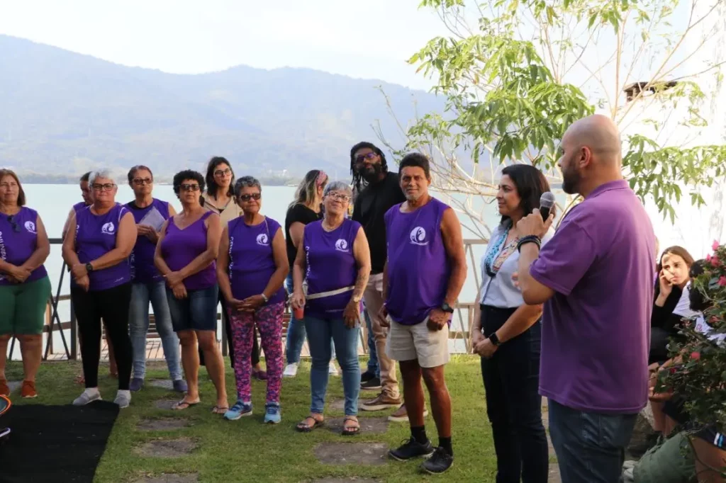 O diretor do Porto Sudeste discursando para o público