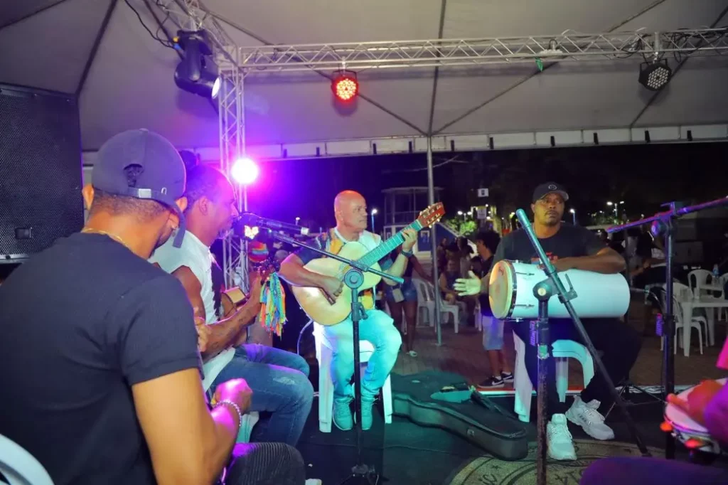 Grupo Quintal do Alvinho movimentou a Praça Robert Simões