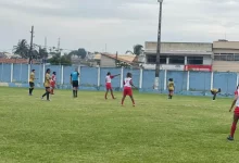 As equipes de Itaguaí e Campos em disputa acirrada