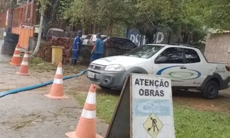Equipes da Cedae realizam reparo emergencial