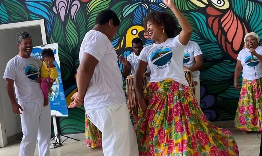 Integrantes do Grupo Cultural Filhos da Marambaia