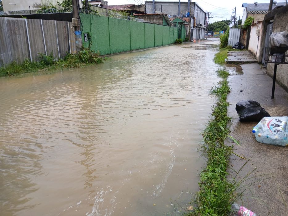 Rua Amícar Mourão, no bairro Brisamar, em Itaguaí