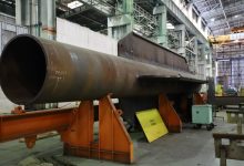 Estaca torpedo em fase de fabricação no piso fabril da Nuclep, em ItaguaÍ