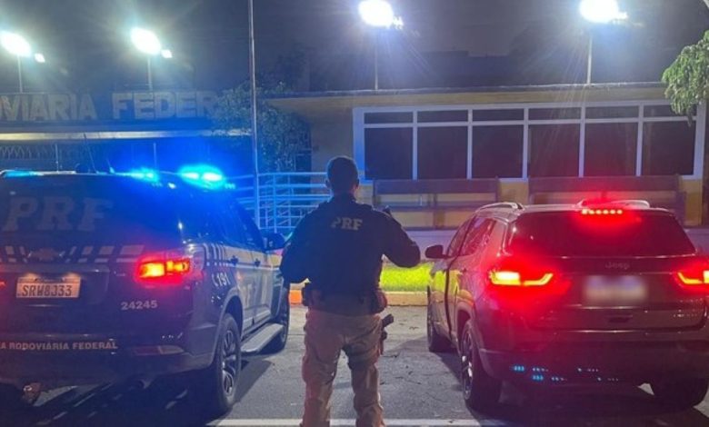 Agentes da PRF apreendem SUV clonado durante fiscalização na BR-465, em Seropédica