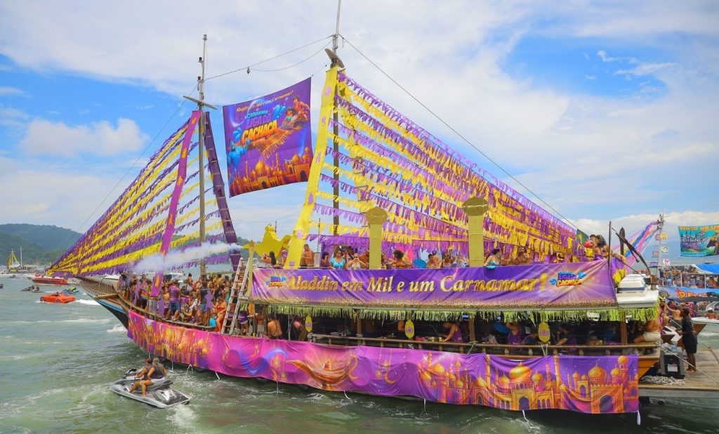 Embarcação enfeitada