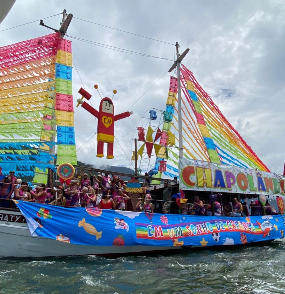 Embarcação da Chapolândia enfeitada