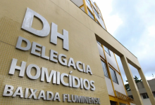 Prisão de homem preso após matar vizinho a pauladas em Itaguaí foi realizada por policiais da Delegacia de Homicídios da Baixada Fluminense (FOTO: REPRODUÇÃO).